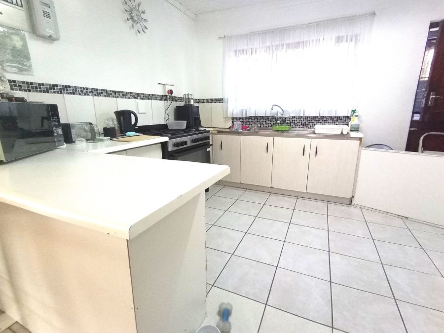 11 Bedroom Property for Sale in Ravensmead Western Cape